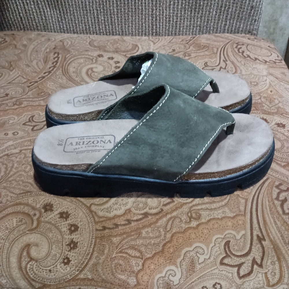 Arizona Sage Green Suede Chunky Sole Thong Sandals 8.5